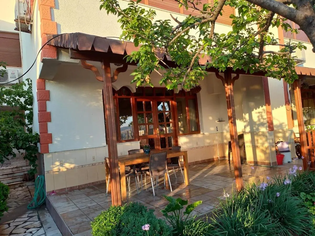 Villa By The Beach With Garden Yenisakran Turkey
