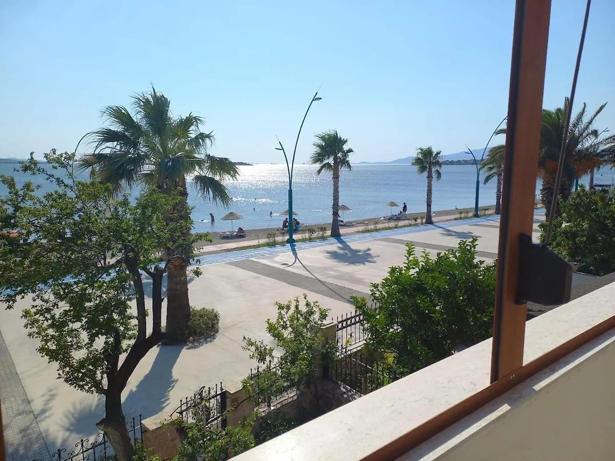 Villa By The Beach With Garden Yenisakran Turkey