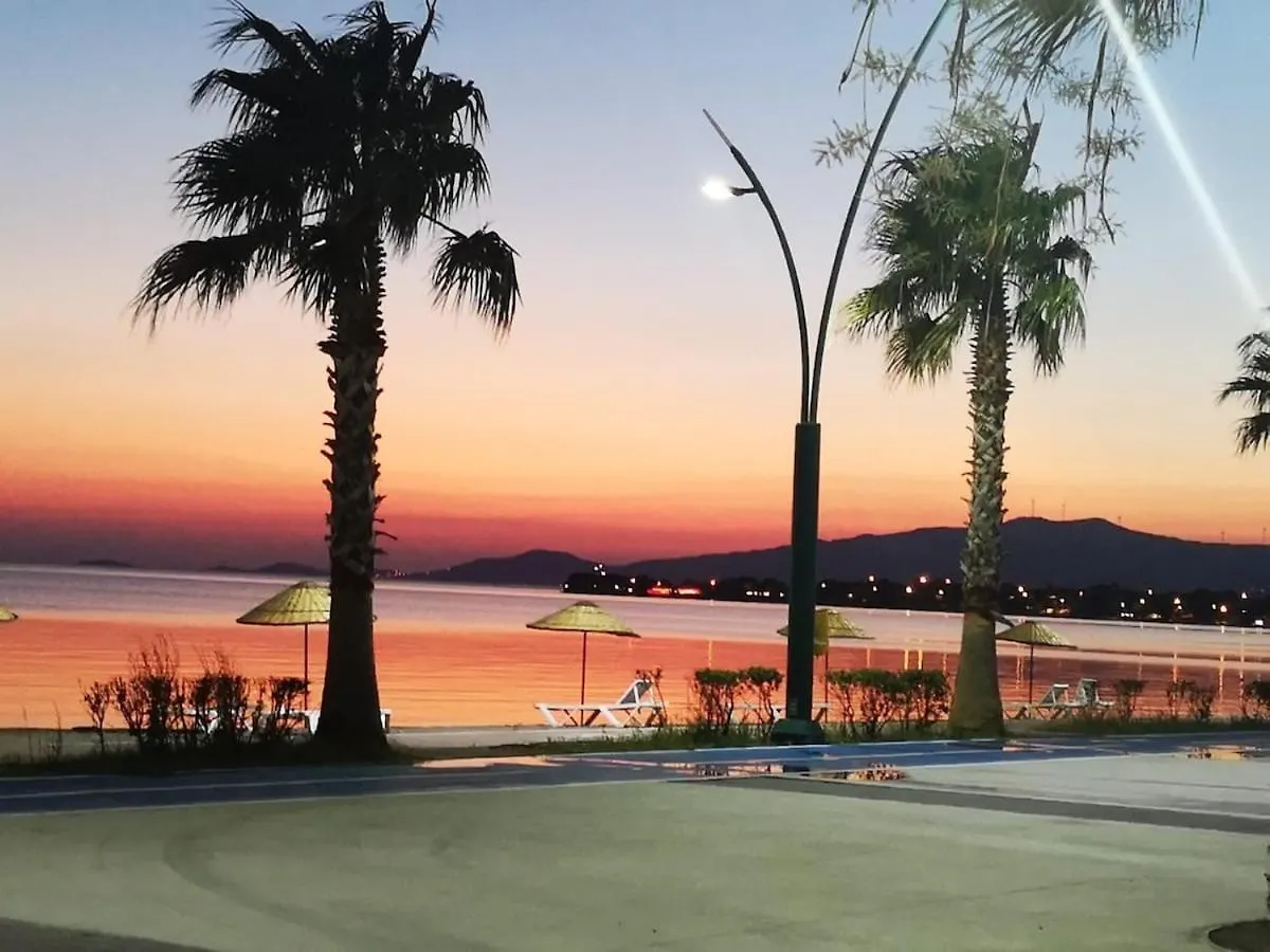 Villa By The Beach With Garden Yenisakran Turkey