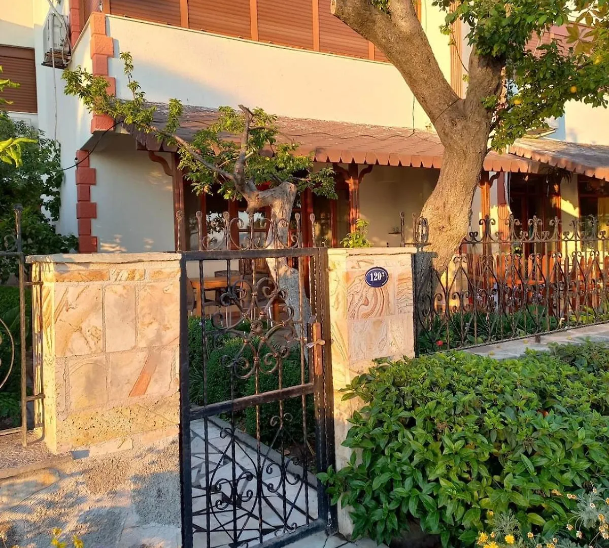 Villa By The Beach With Garden Yenisakran