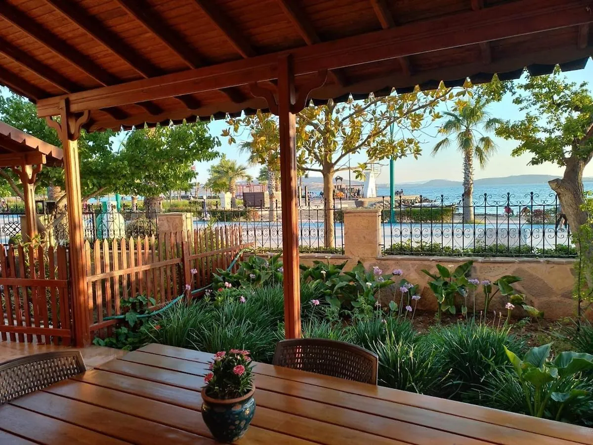 Villa By The Beach With Garden Yenisakran